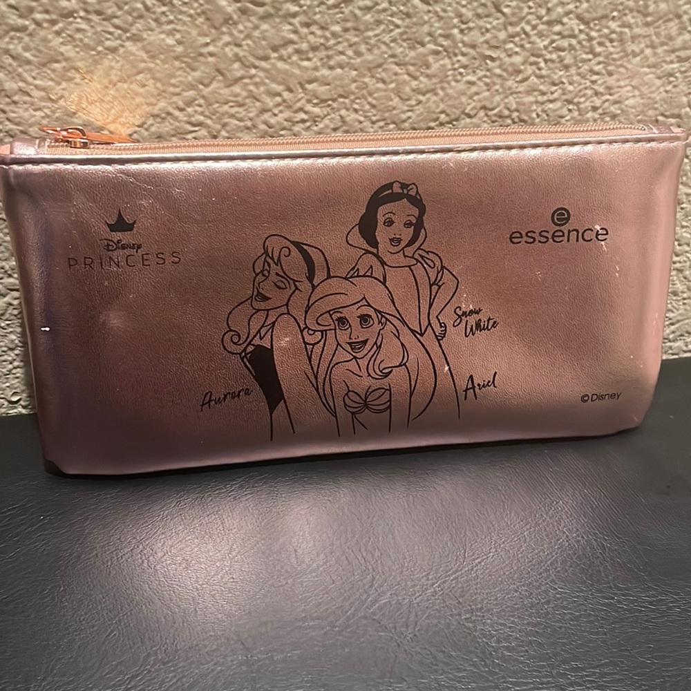Essence make up bag of the Disney Princess 👑